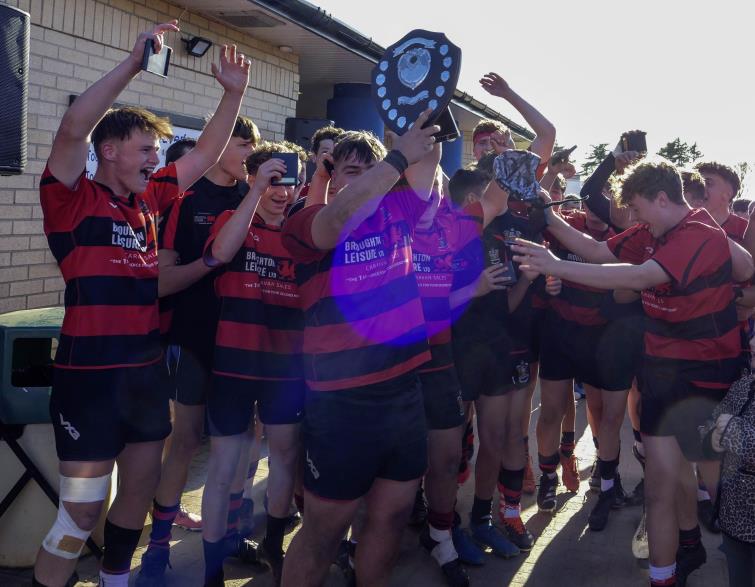 U16s winners  - Tenby celebrate